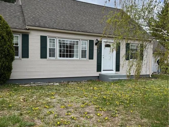 69 Fairfax Dr, Warwick, RI 02888