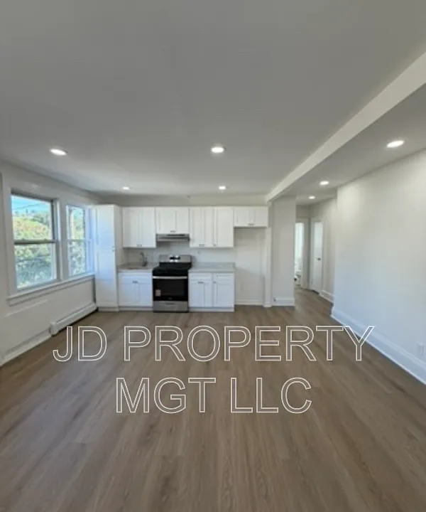 21 Van Courtland Pl #2