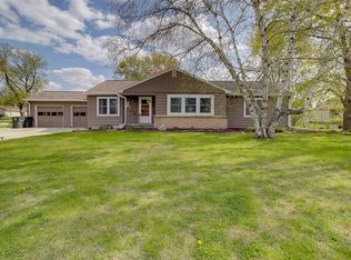 301 Elwin Dr, Mukwonago, WI 53149