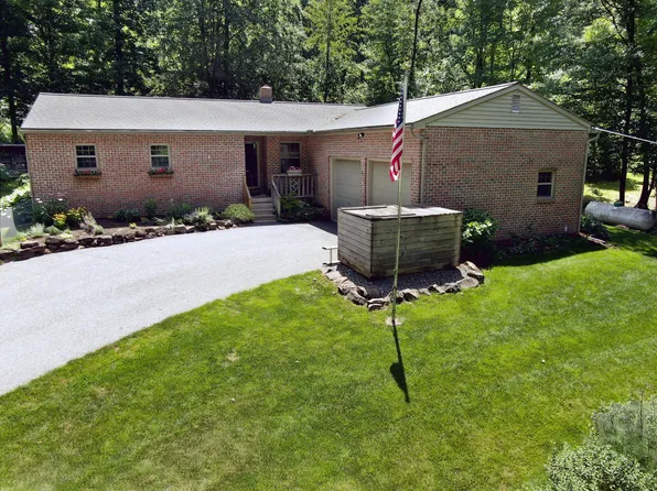 1580 Girl Scout Rd, Denver, PA 17517