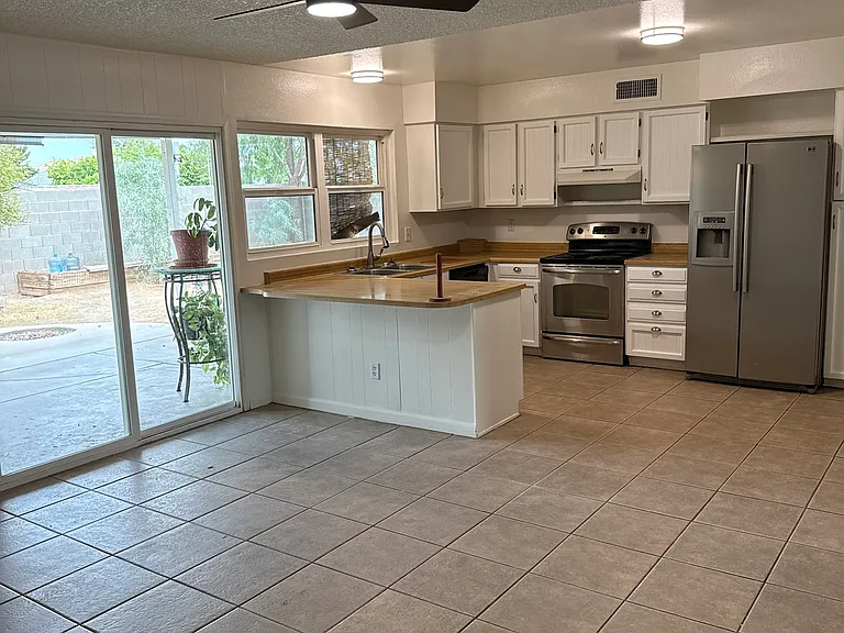4627 S Hanna Dr — Photo 2