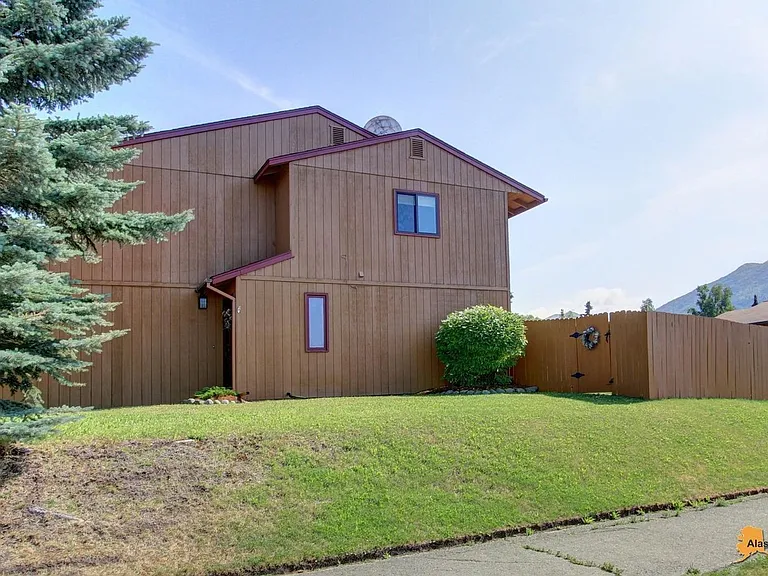 18610 Lowrie Loop — Photo 24