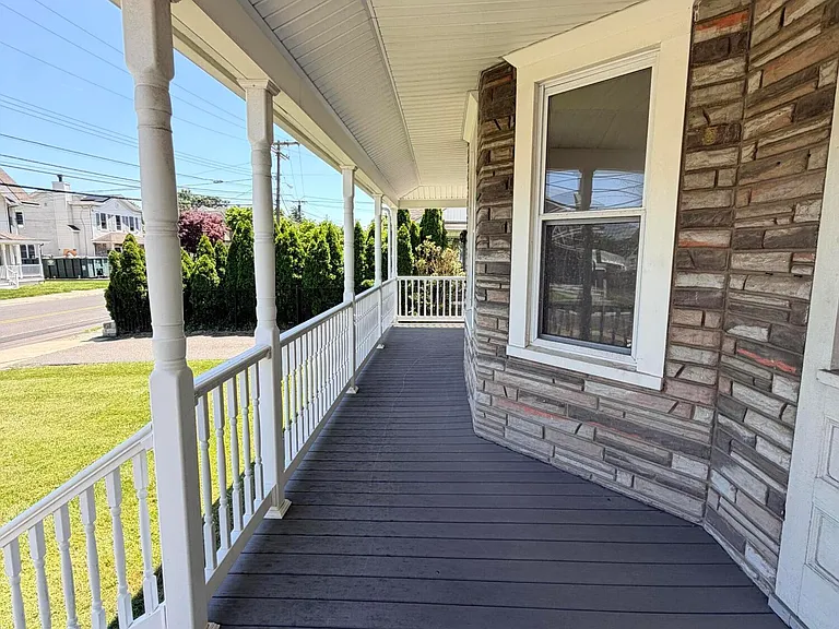 44 Norwood Ave — Photo 2