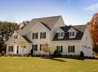 2 Buckskin Ln, North Hampton, NH 03862