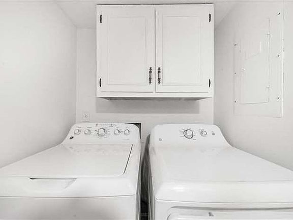 5th image of 382 Northdale Ct