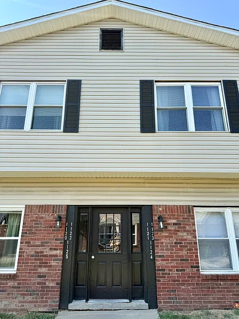 1121 Barrington Ln