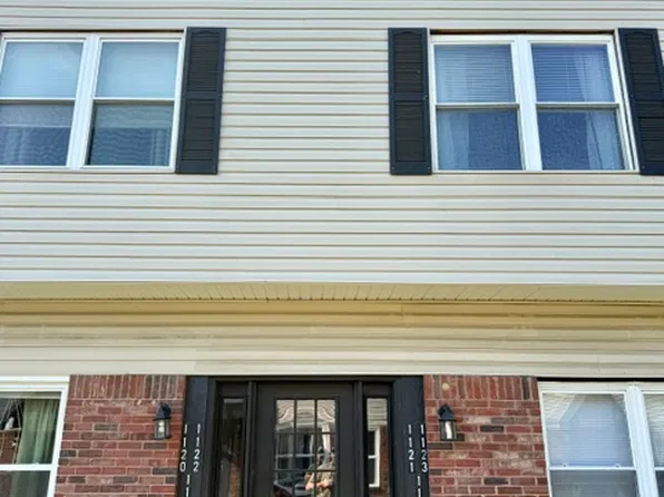 1121 Barrington Ln, Saint Charles, MO 63301