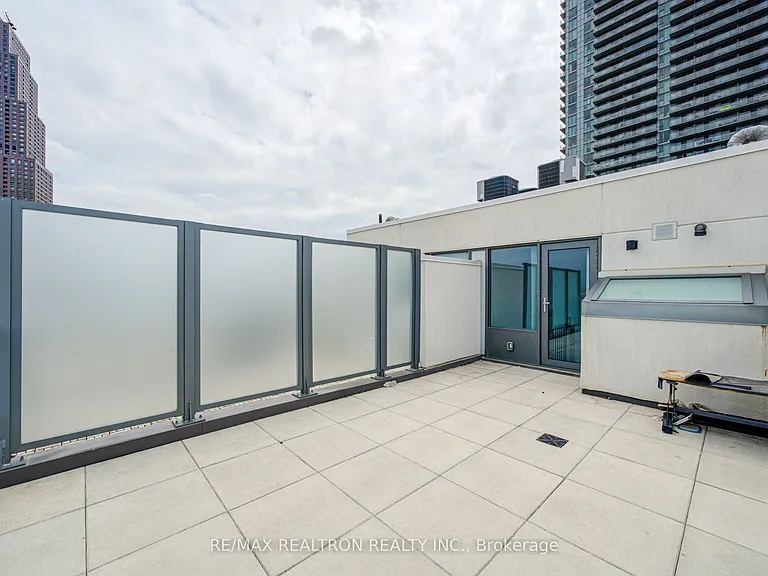 1050 Portage Pkwy #Townhouse 33 — Photo 42