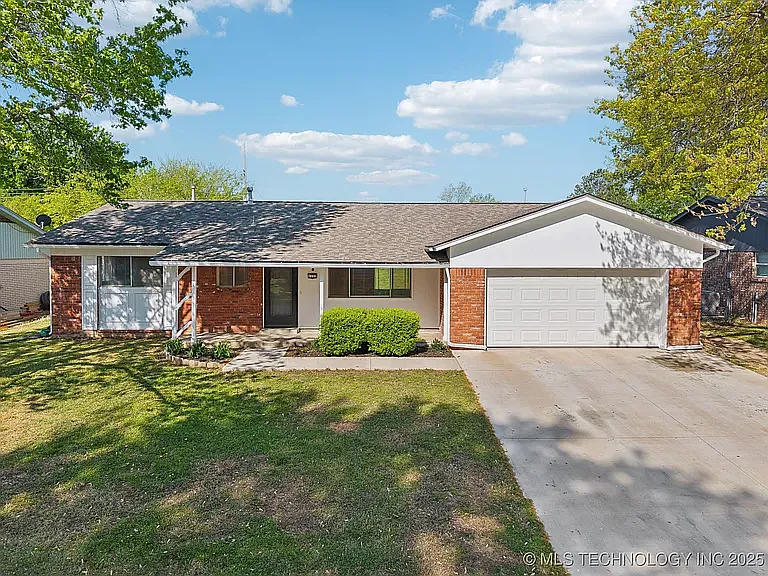 1122 N Fern Ave