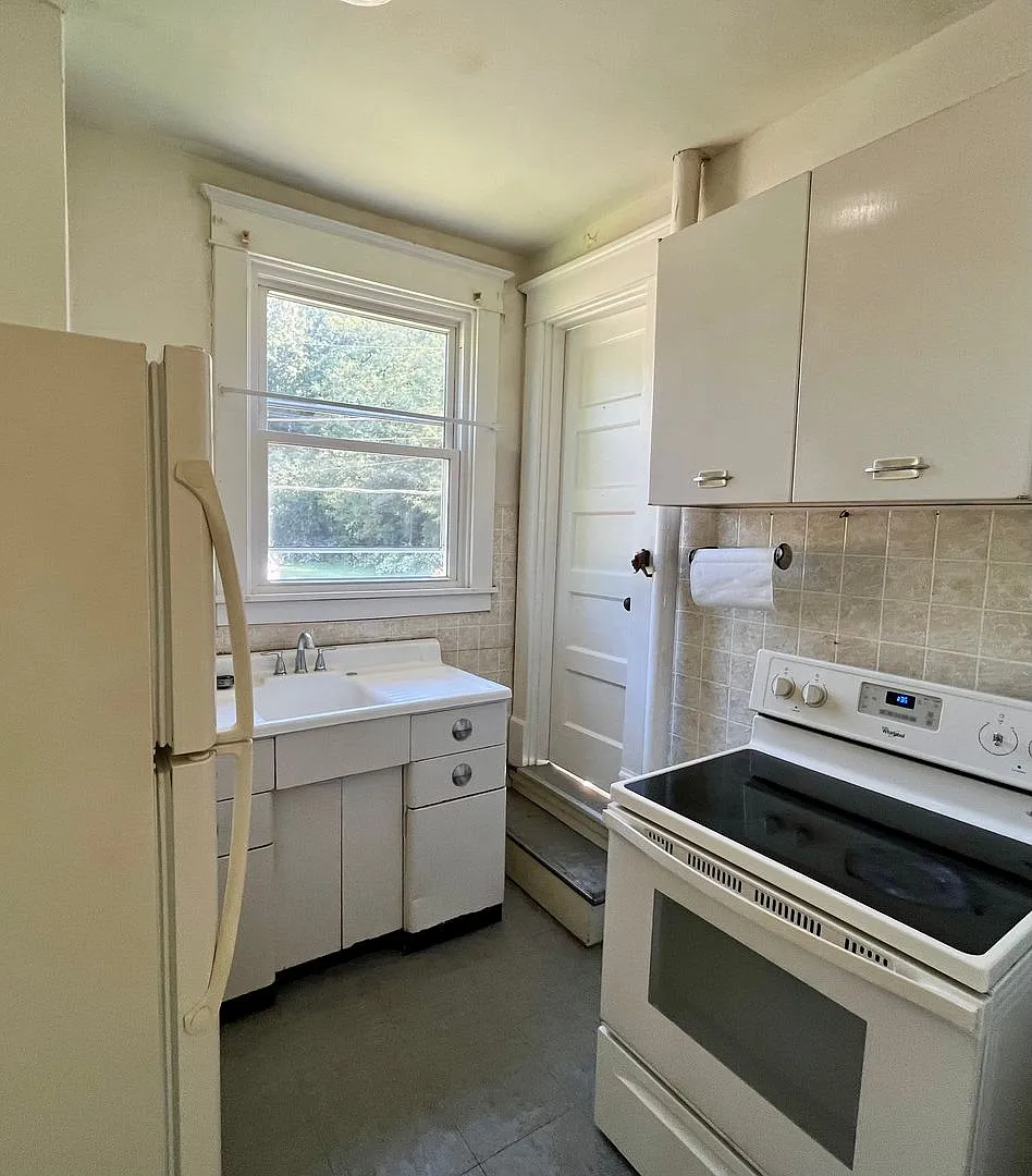 Two Bedroom upstairs apartment in Alton — Photo 4