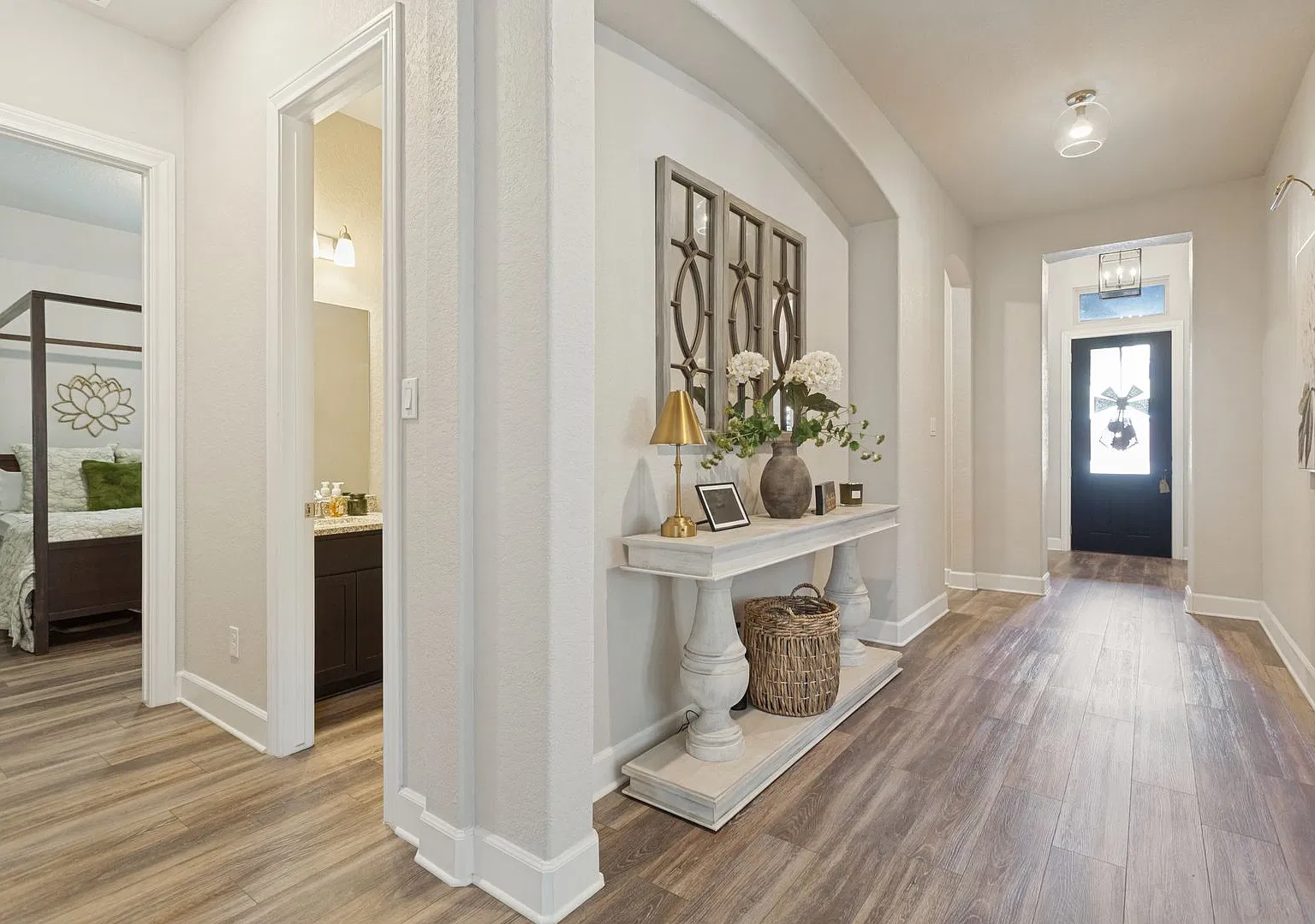 Gorgeous 4-Bedroom Home In Agave Trace — Photo 2