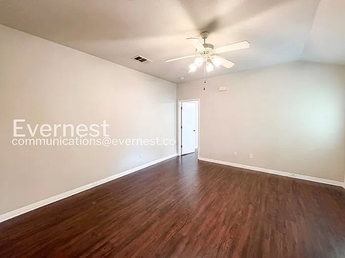 1011 Iola Dr — Photo 10