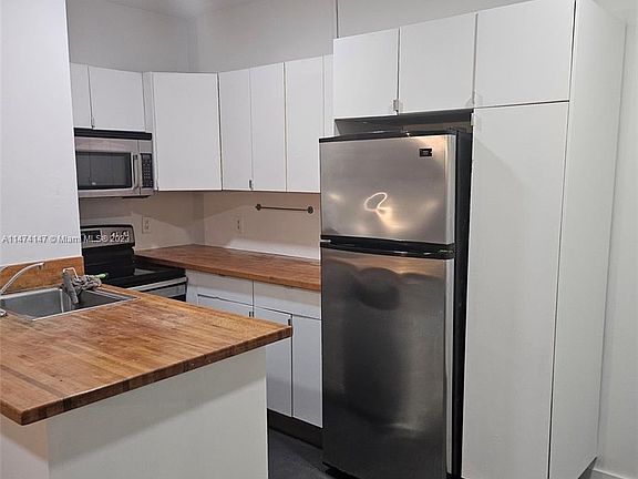 4th image of 536 14th St APT 101
