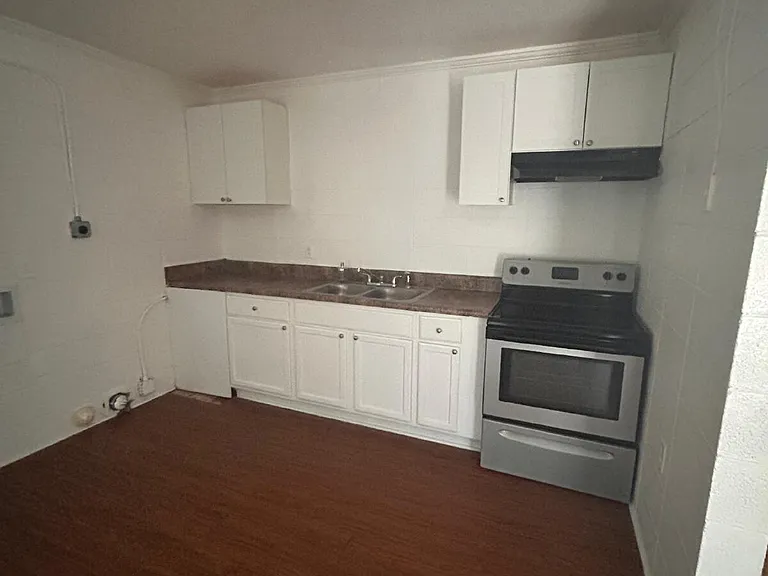 421 Squirrel St #A — Photo 9