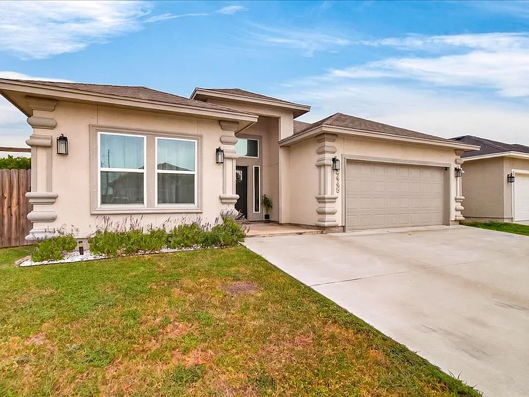 2445 Manuel Ln — Photo 2