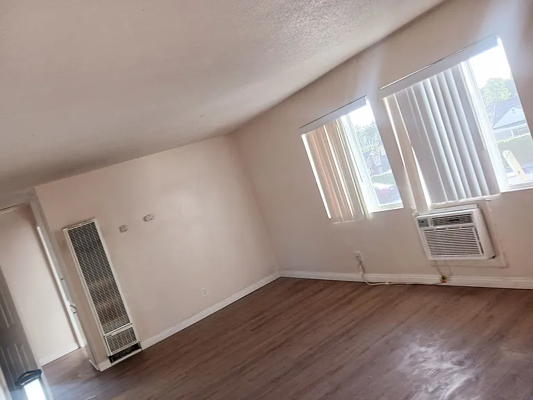 5530 Olivewood Ave — Photo 4