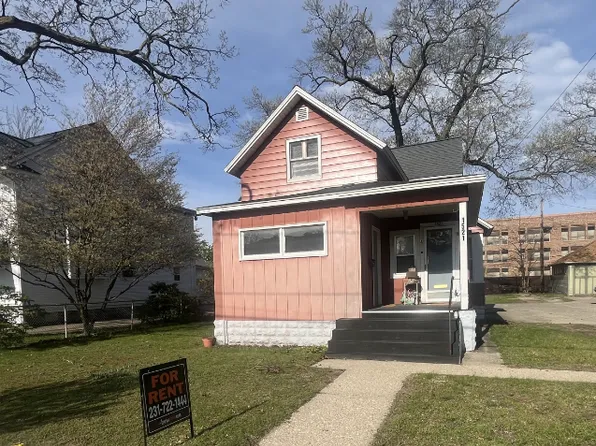 1 bed, 1.0 bath, $800, 1521 Peck St #B, Muskegon, MI 49441