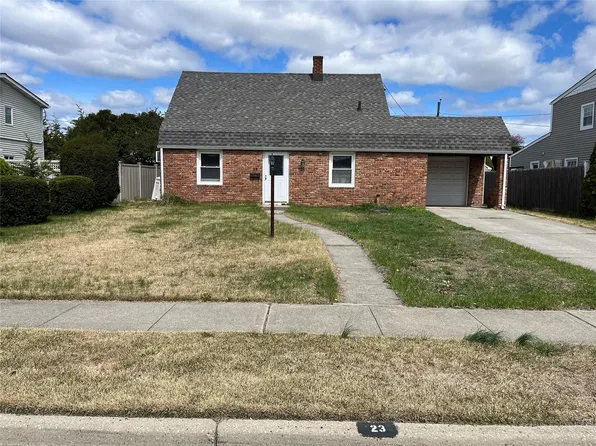 23 Glade Lane, Levittown, NY 11756
