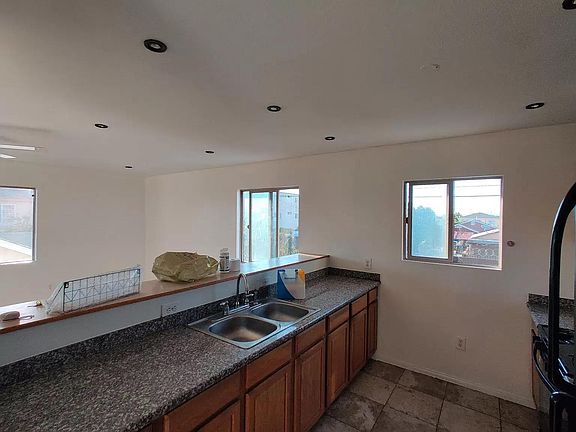 5th image of 639 W 81st St APT C