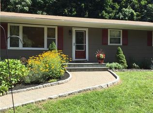 105 Highland Dr, Cortlandt Manor, NY 10567