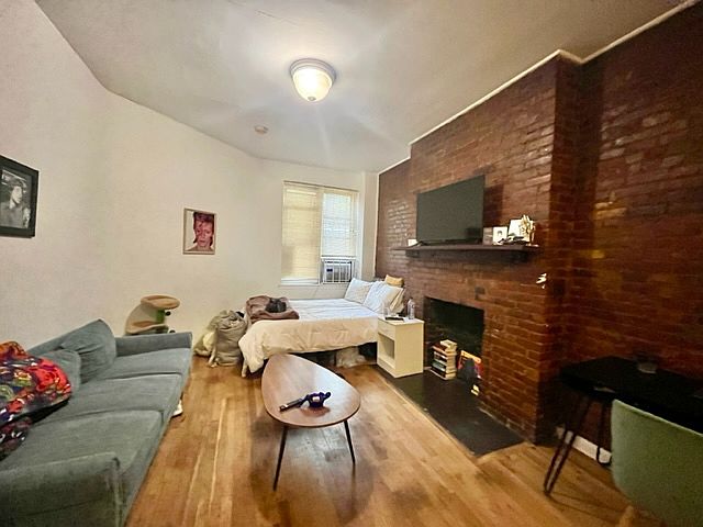 1st image of 227 E 5th St APT 4RE