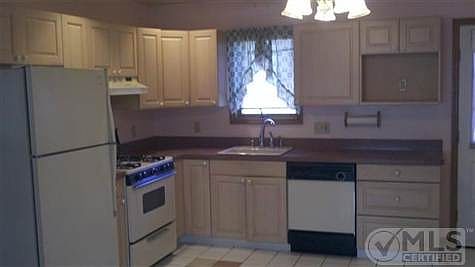 5th image of 29 N Manheim Blvd