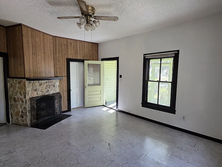 310 E Noble Ave — Photo 8