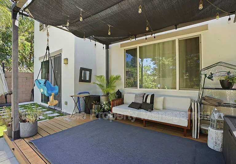 2282 Acero Ct — Photo 13
