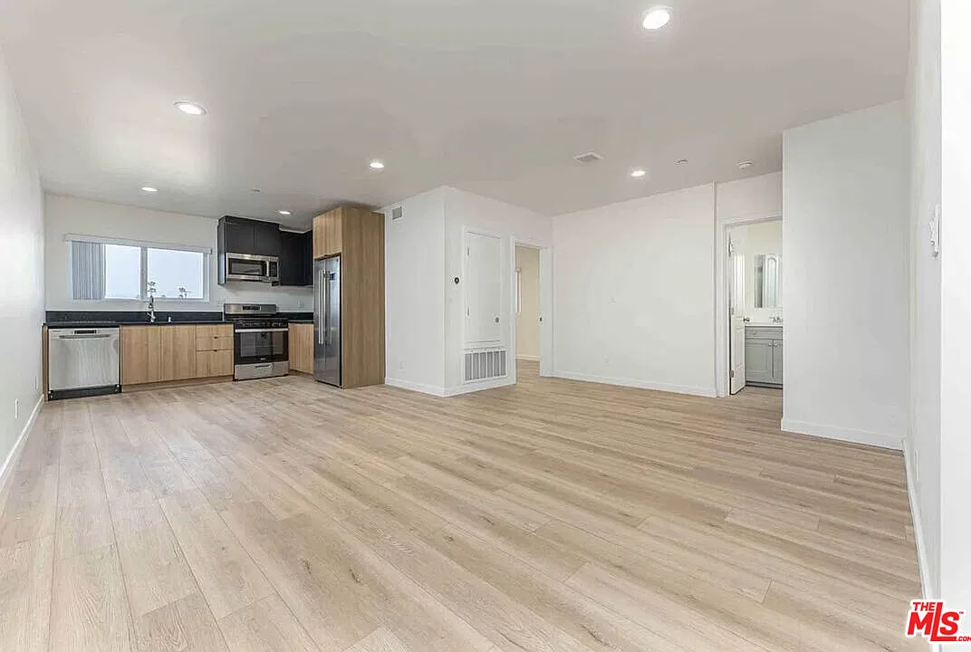 2 bed, 2.0 bath, 1173 sqft, $3,208 — Photo 1