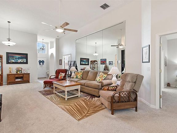 3rd image of 215 Fitzgerald Ln