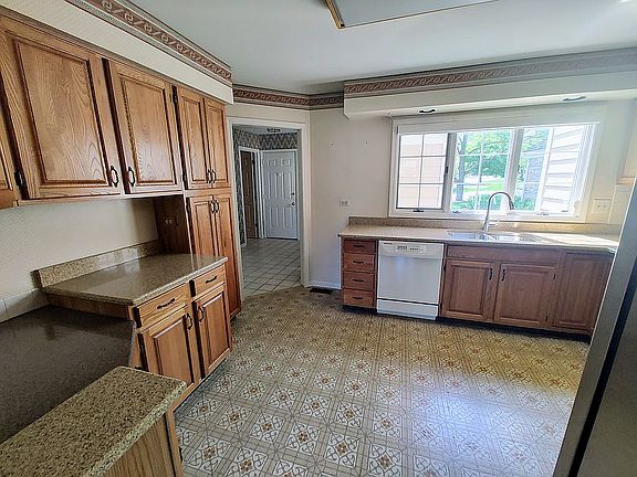3rd image of 1376 Shire Cir