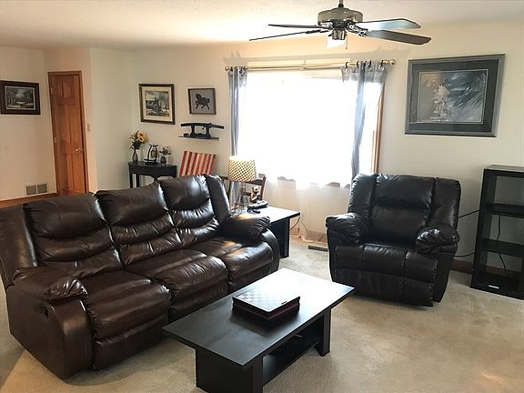 3rd image of 415 Willow Ln