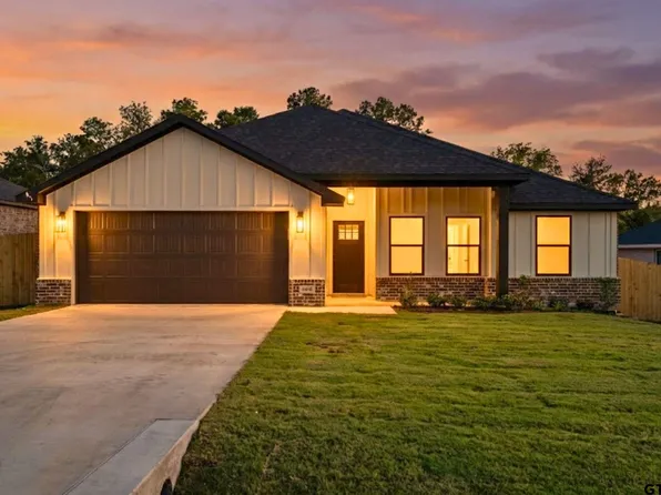 16517 Crossing Cir, Lindale, TX 75771