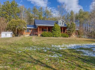 686 Thomas Rd, Sevierville, TN 37876