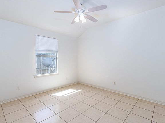 3rd image of 1421-1423 E Houston St