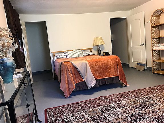 Private large bedroom with walk-in closetAnd separate entrance