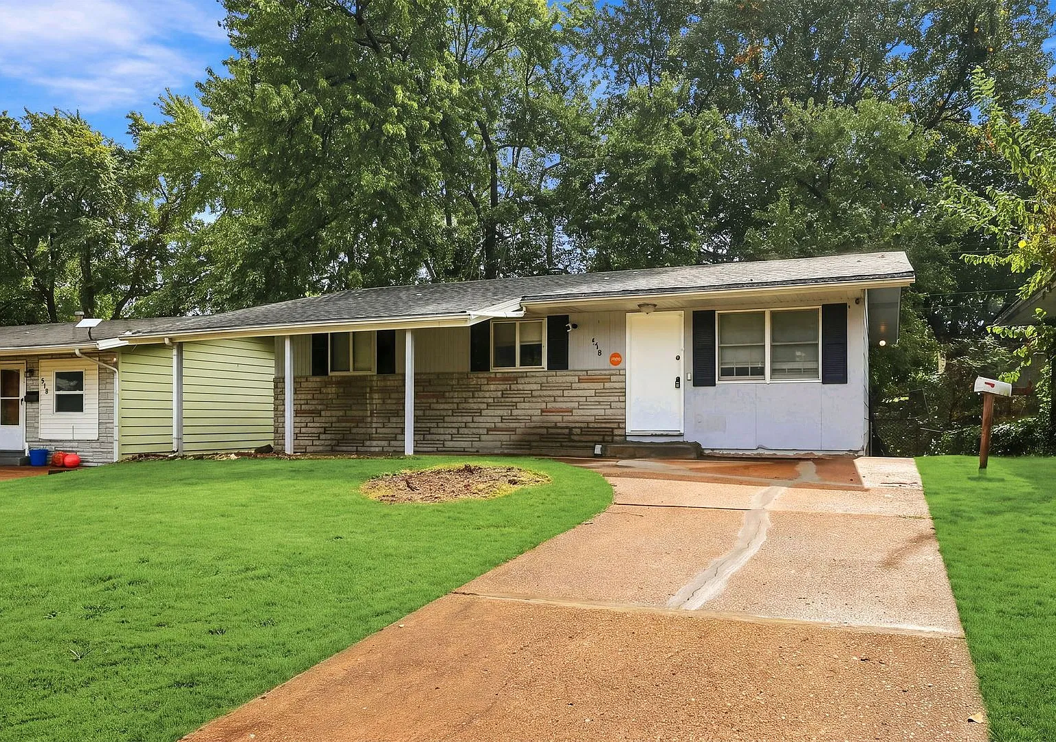 Charming 3-Bedroom Home Section 8 Welcome! — Photo 2