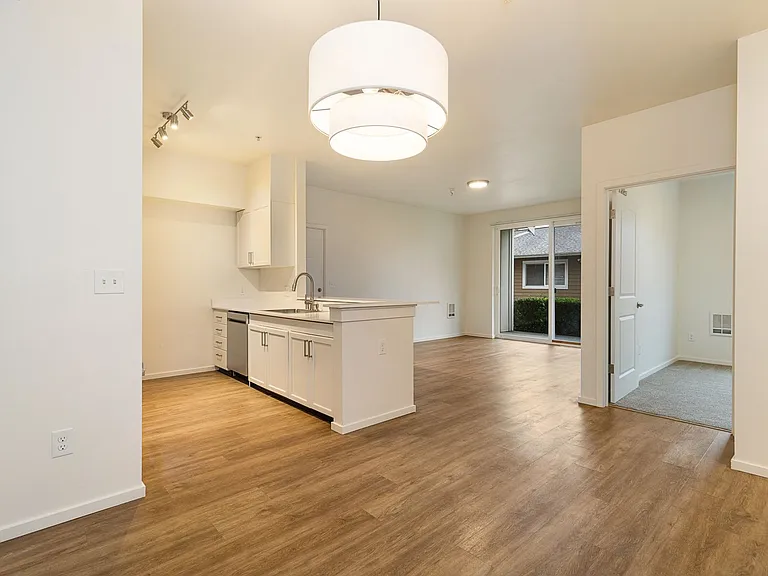 Creekside Apartments — Photo 49