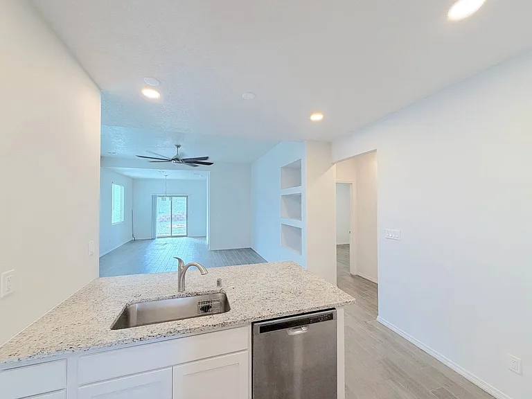 5777 Cosmo Ct NE — Photo 9