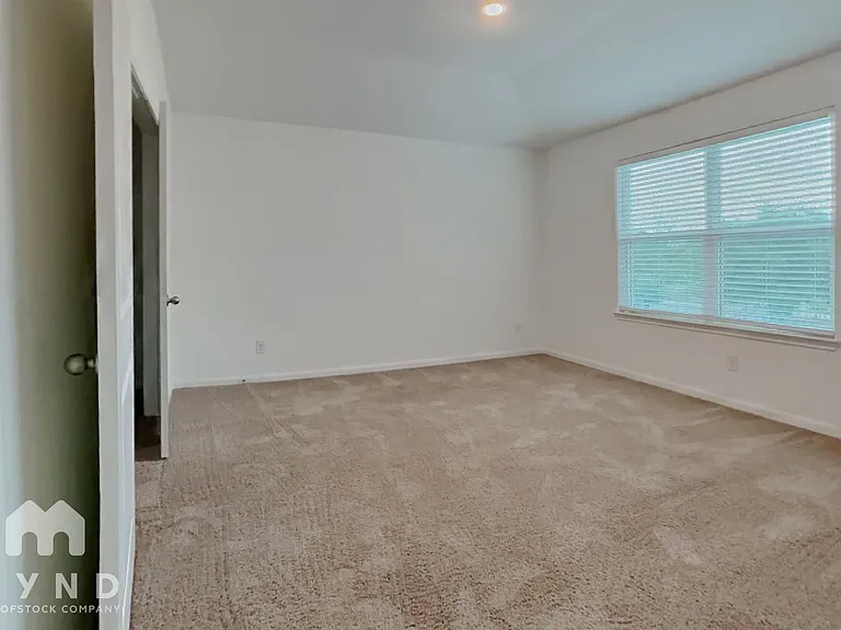 6104 Underwood Way — Photo 7