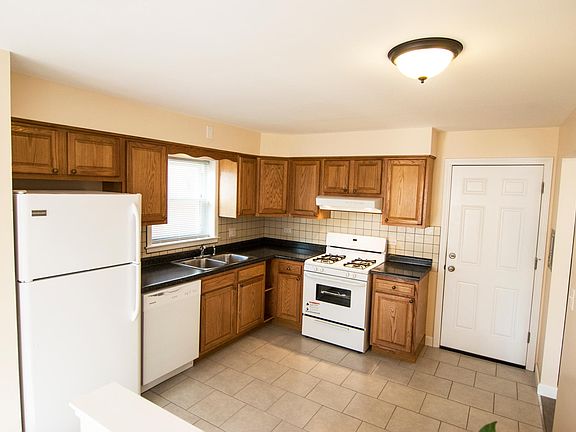 4th image of 660 Beau Ct APT 2