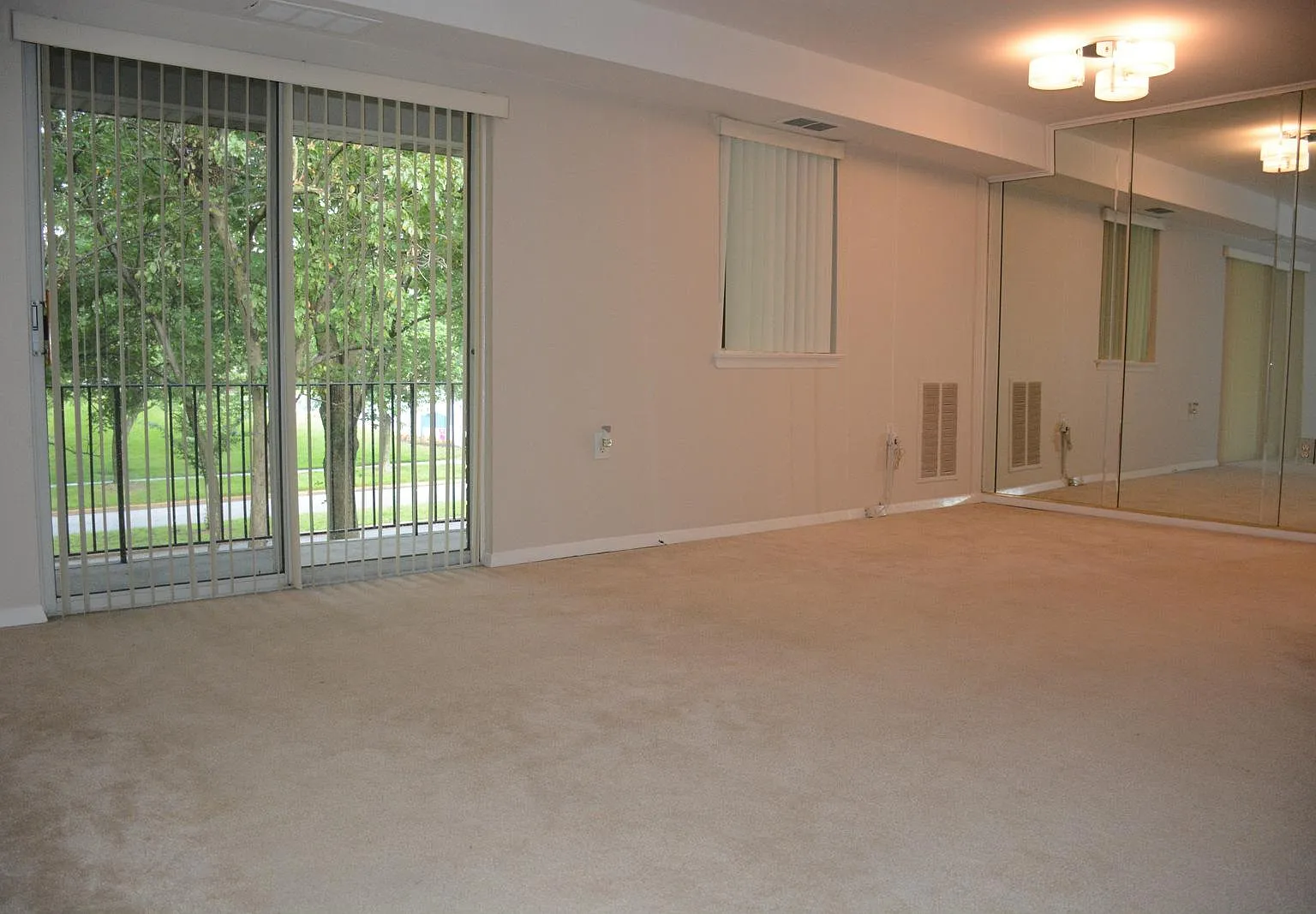 2 bed, 932 sqft, $2,200 — Photo 2