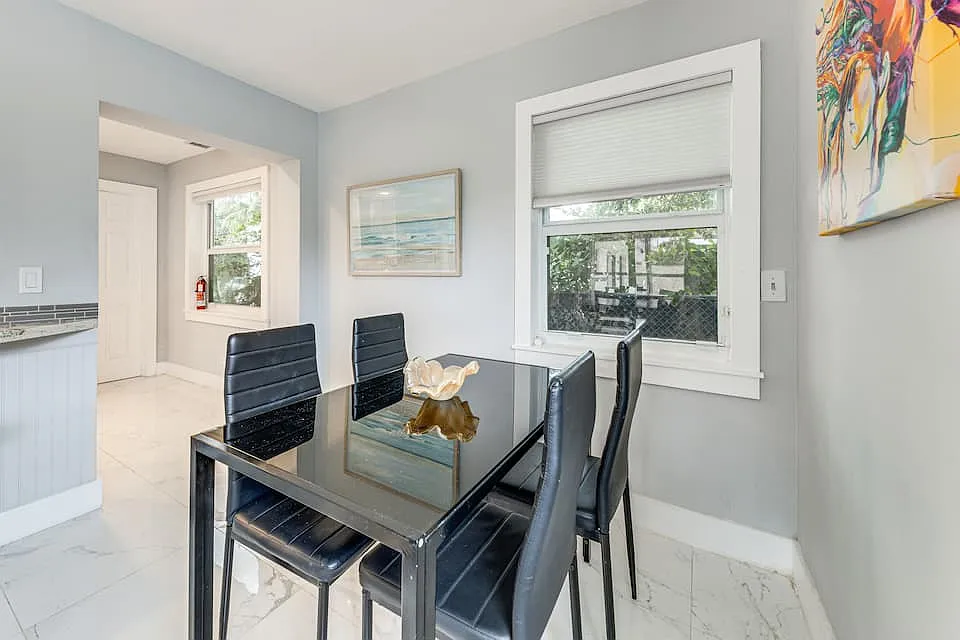729 Heron Dr — Photo 4