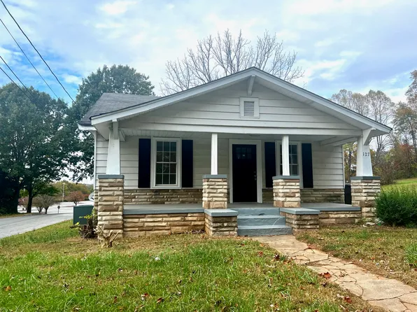 127 Oak Summit Rd, Winston Salem, NC 27105