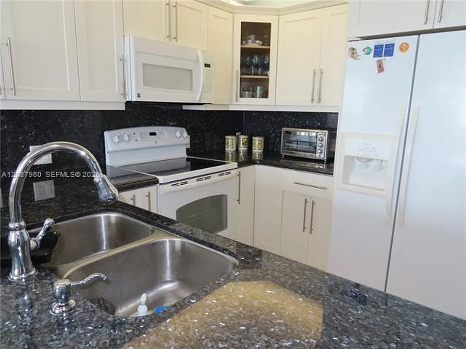 5701 Collins Avenue Cu #304