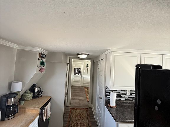 3rd image of 102 SW Walnut St