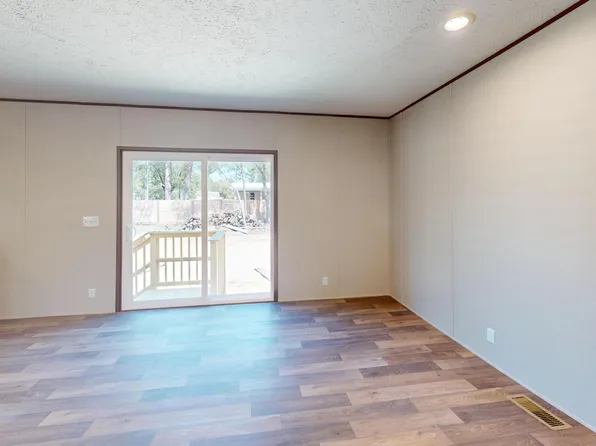 23 W Hyacinth Ave, Defuniak Springs, FL 32433