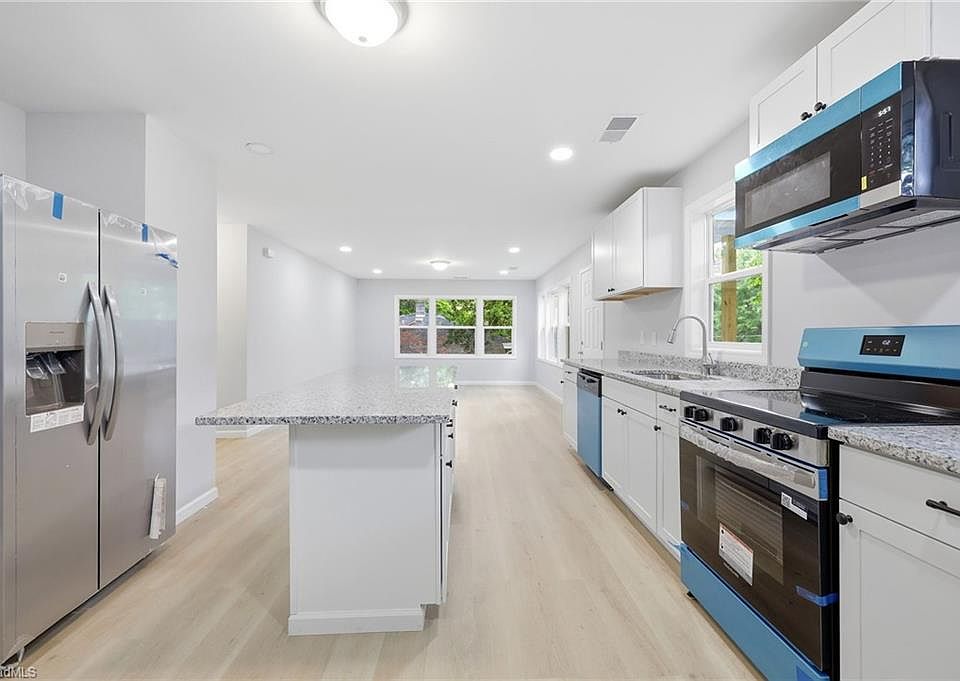 1st image of 728 W Banner Ave