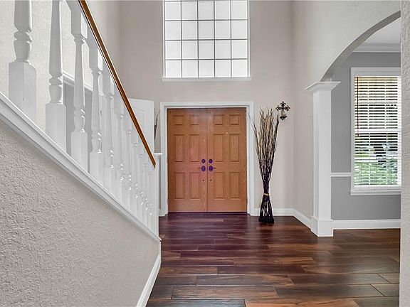 4th image of 933 Country Lake Cir