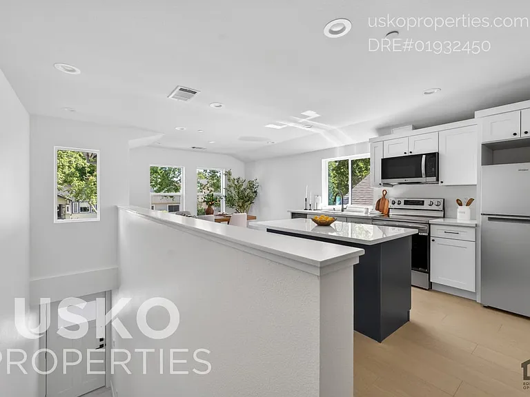 2710 T St #2 — Photo 8